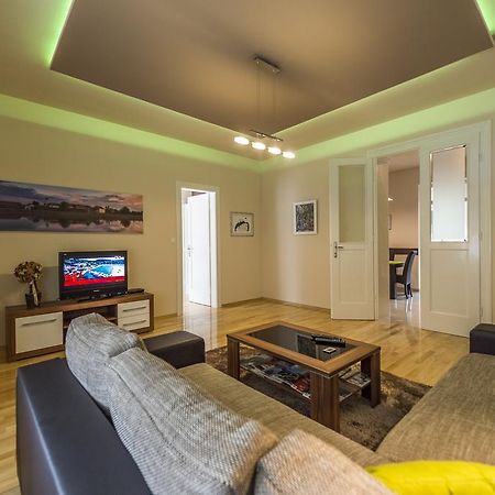 Apartman Cesaric Osijek Buitenkant foto