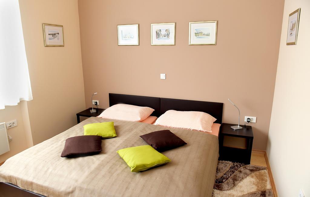 Apartman Cesaric Osijek Buitenkant foto