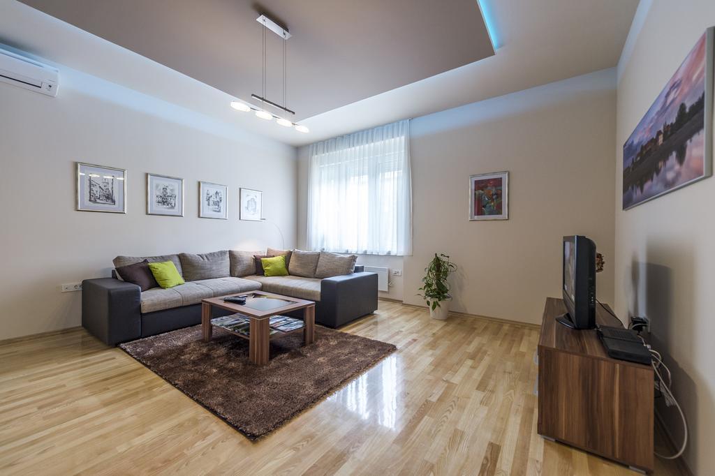 Apartman Cesaric Osijek Buitenkant foto