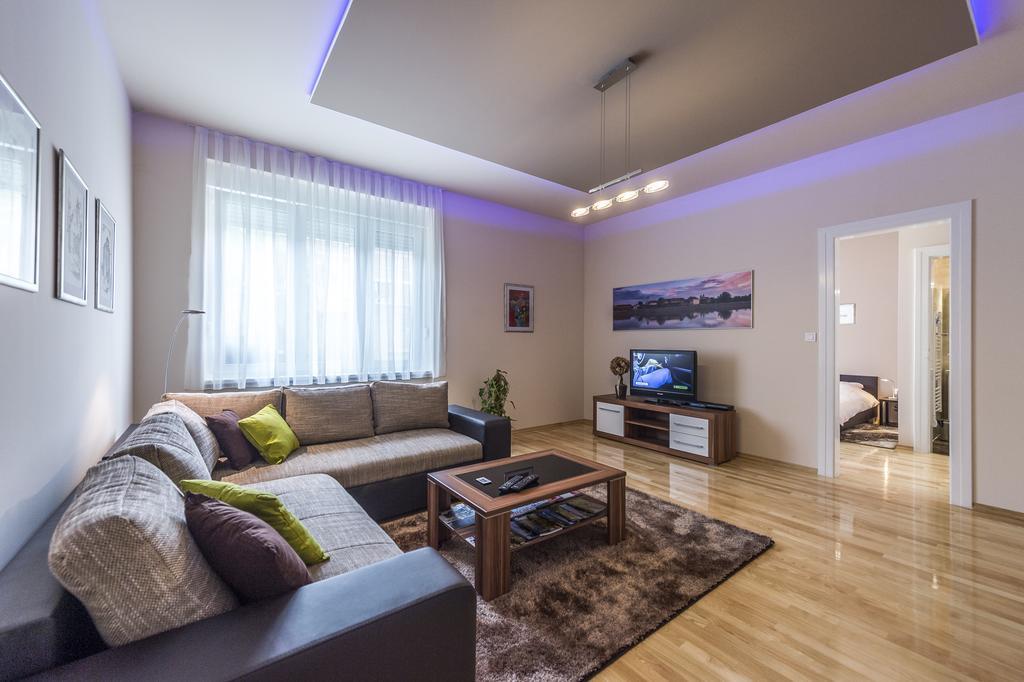 Apartman Cesaric Osijek Buitenkant foto