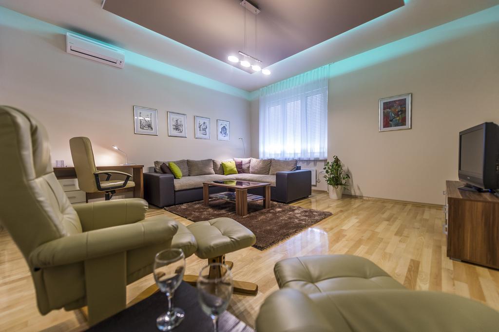 Apartman Cesaric Osijek Buitenkant foto